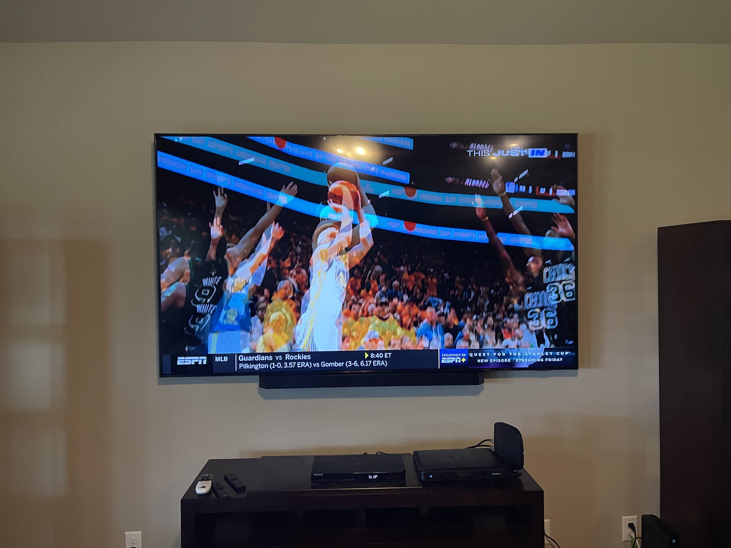 Expert TV Mounting Service with Sound-bar below! post thumbnail
